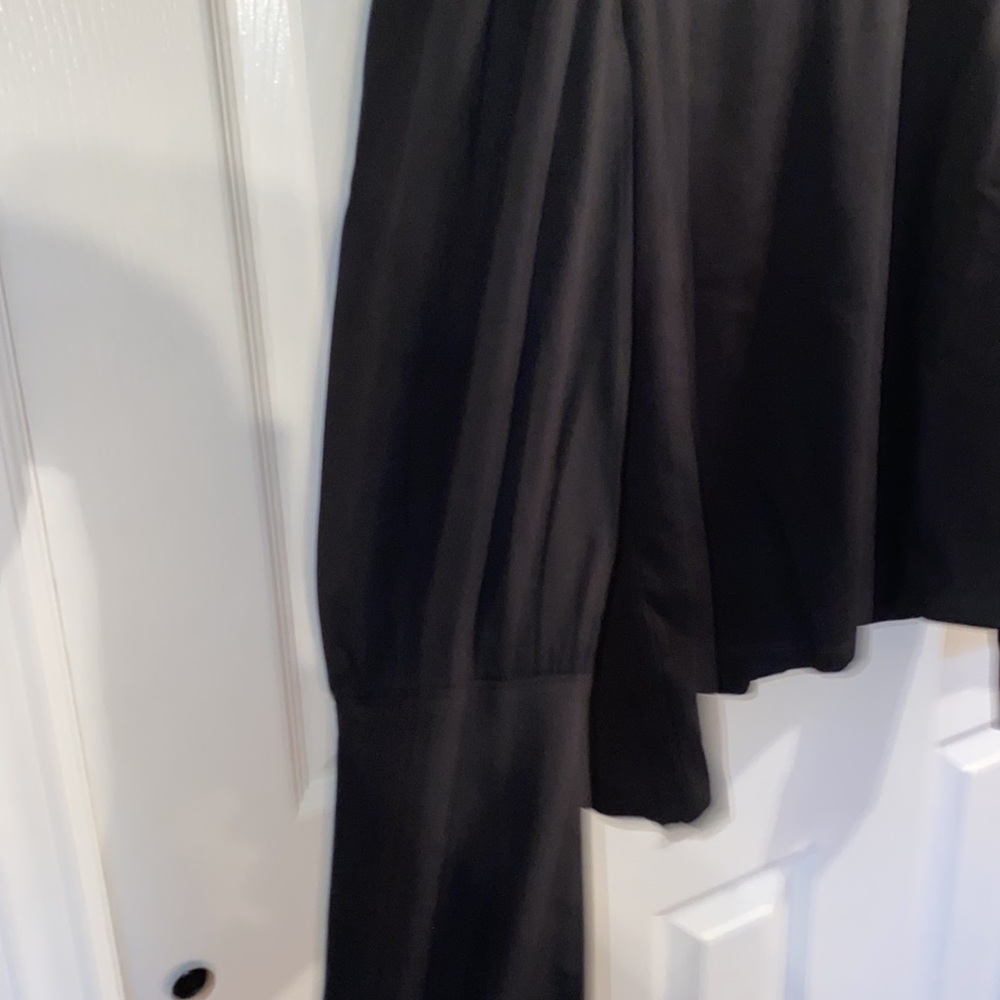 **Last One XXL** Black Riley Puff Sleeve Scoopneck
POMANDER PLACE - Picture 7 of 8